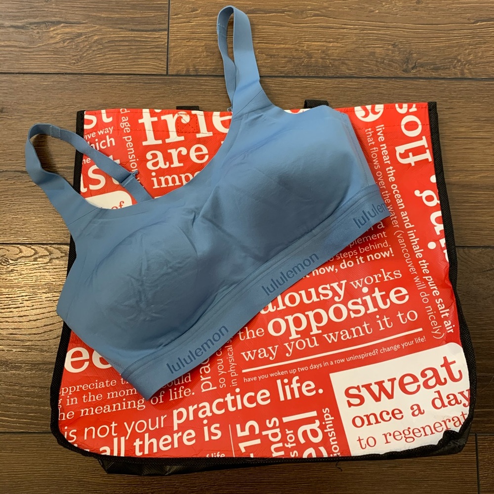 Lululemon sports bra